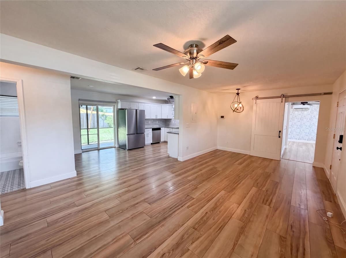 2242 DANA DRIVE — photo 3 of 18