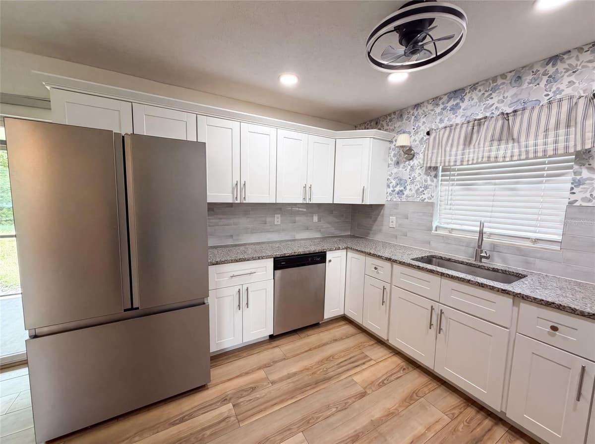 2242 DANA DRIVE — photo 10 of 18