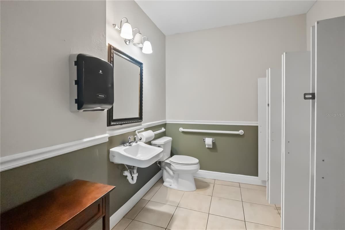 301 TUBB STREET — photo 13 of 19