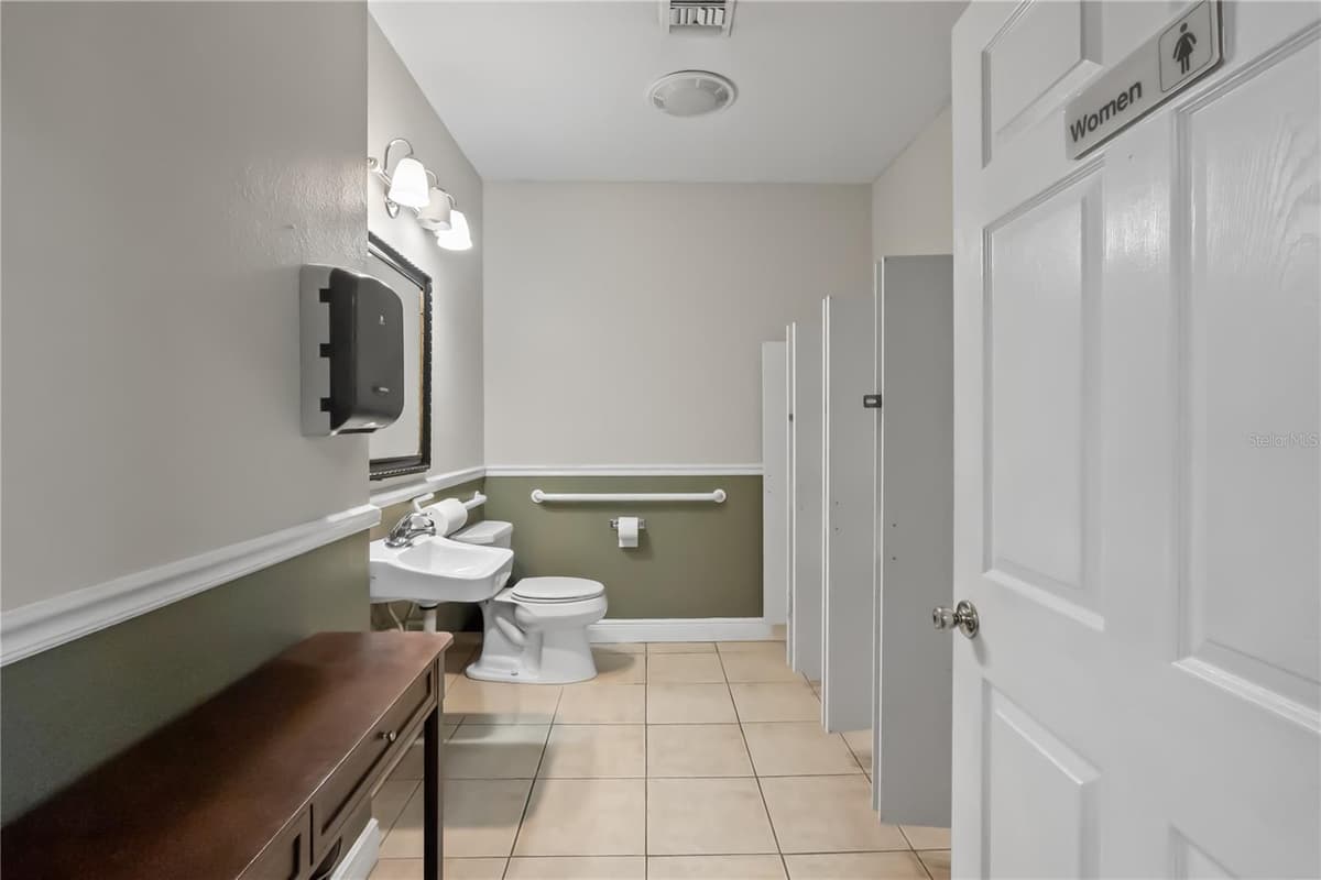 301 TUBB STREET — photo 14 of 19