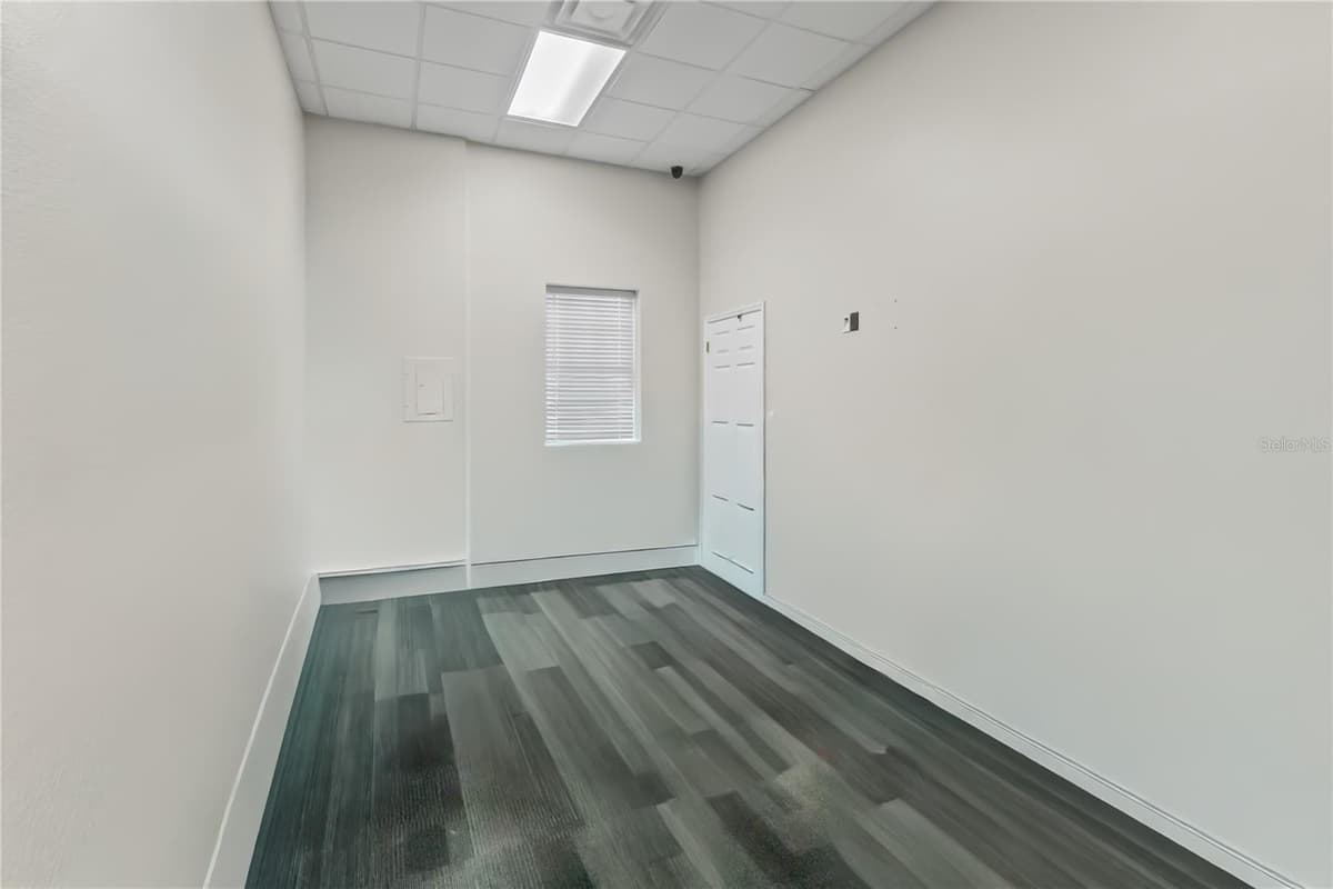301 TUBB STREET — photo 18 of 19