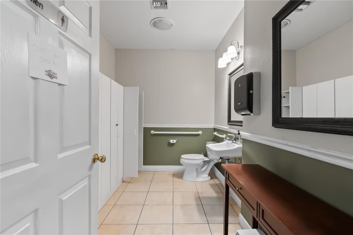 301 TUBB STREET — photo 10 of 19