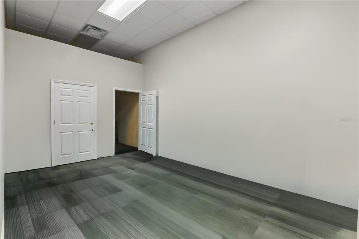 301 TUBB STREET — photo 17 of 19
