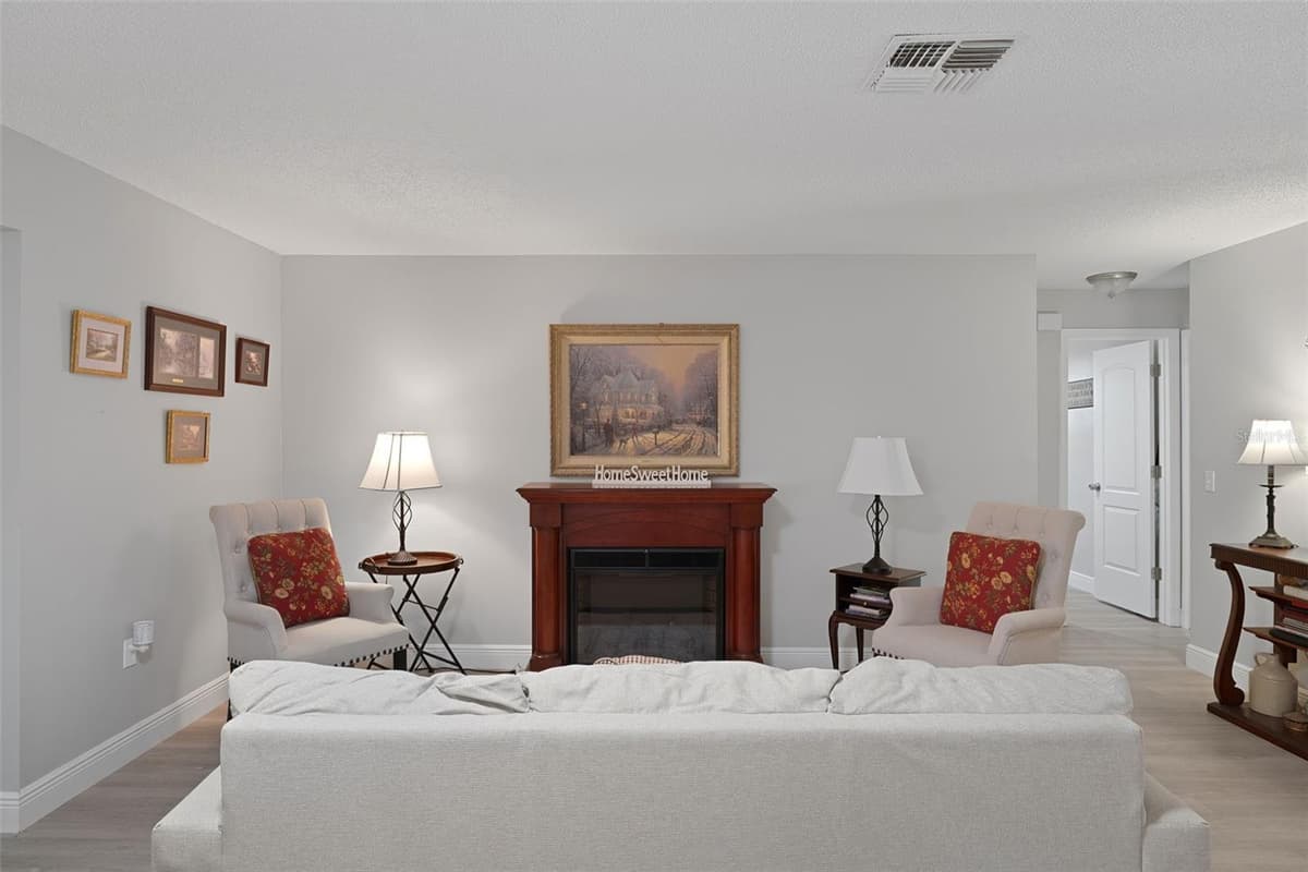 2323 WESTCHESTER BOULEVARD — photo 11 of 81