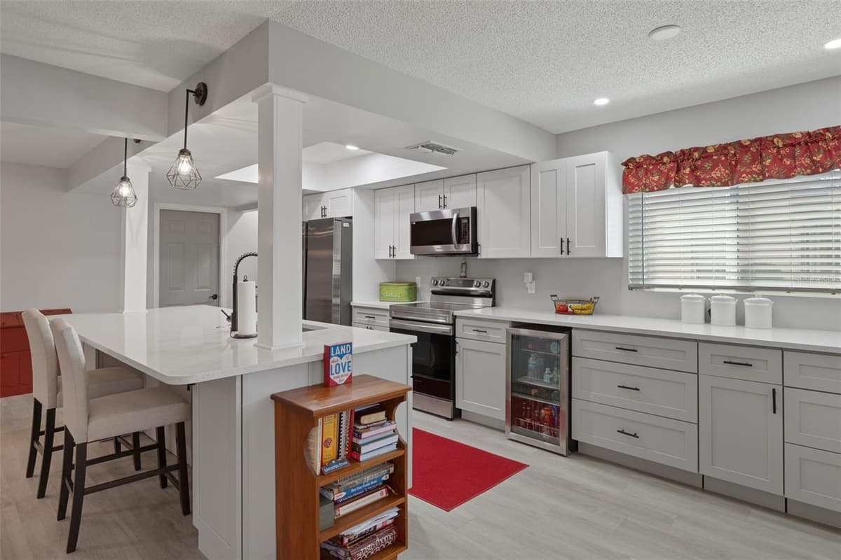 2323 WESTCHESTER BOULEVARD — photo 18 of 81