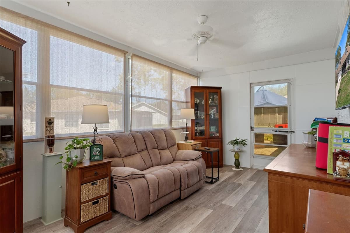 2323 WESTCHESTER BOULEVARD — photo 33 of 81