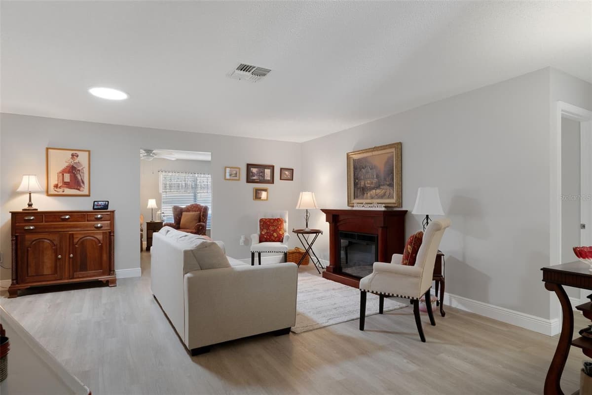 2323 WESTCHESTER BOULEVARD — photo 10 of 81