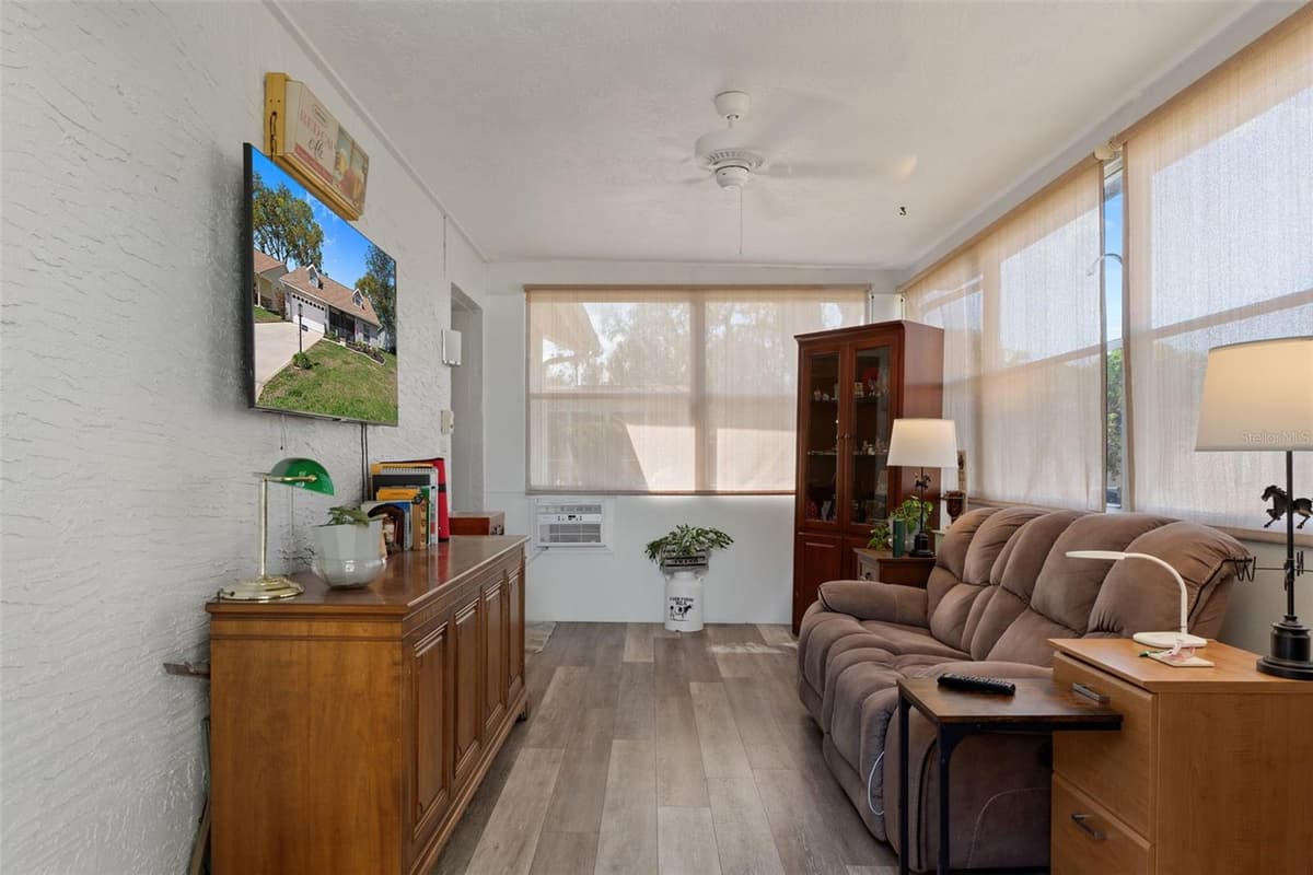 2323 WESTCHESTER BOULEVARD — photo 34 of 81