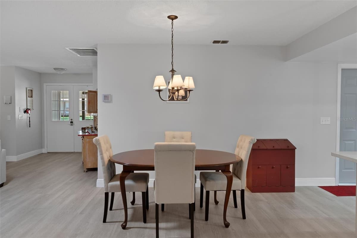2323 WESTCHESTER BOULEVARD — photo 16 of 81