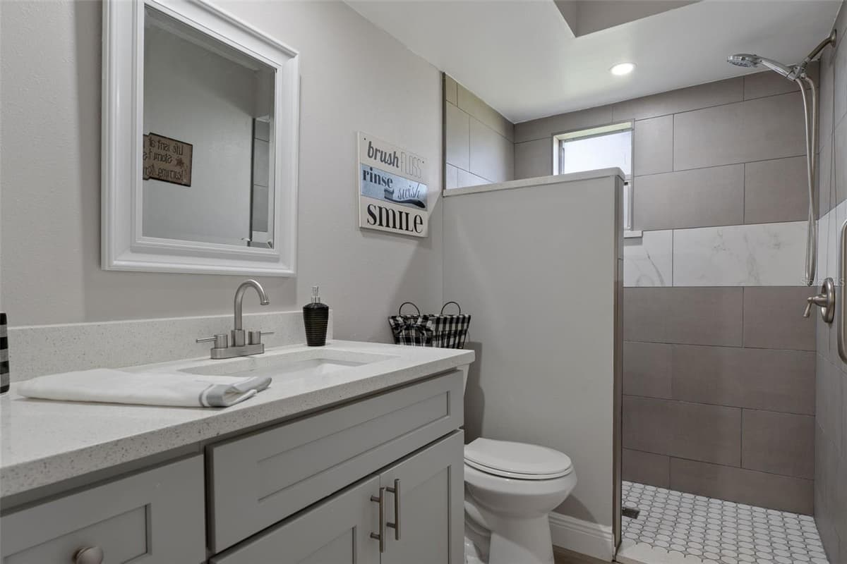 2323 WESTCHESTER BOULEVARD — photo 31 of 81