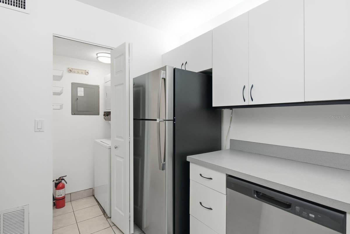 1204 PINE RIDGE CIRCLE — photo 14 of 31