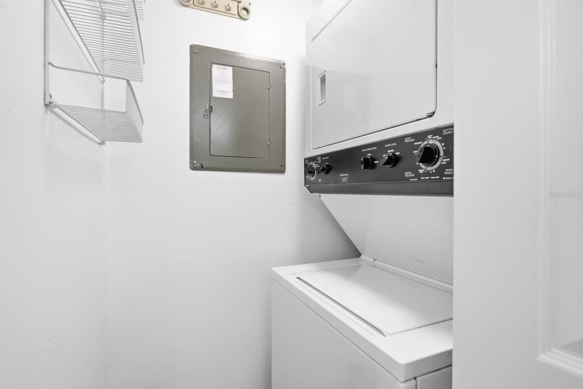 1204 PINE RIDGE CIRCLE — photo 15 of 31