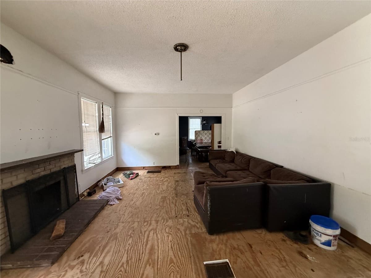 4500 18TH AVENUE — photo 9 of 41