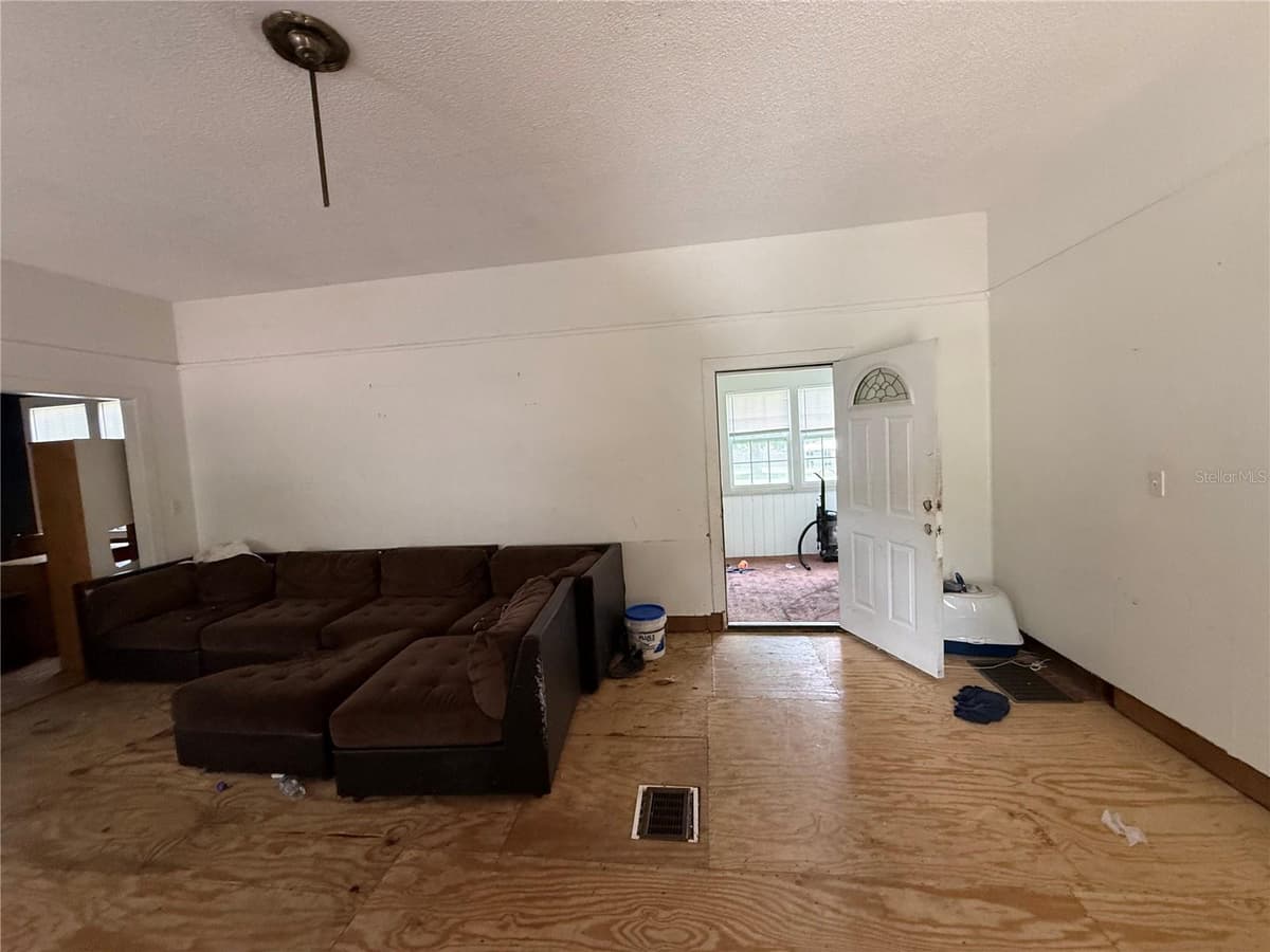 4500 18TH AVENUE — photo 7 of 41