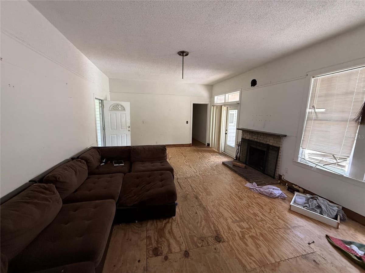 4500 18TH AVENUE — photo 10 of 41