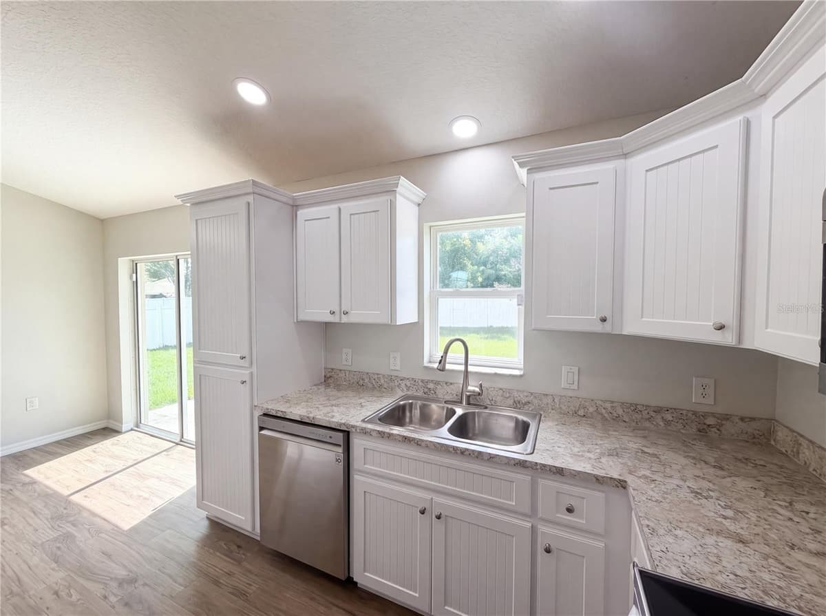 5434 PARNELL AVENUE — photo 8 of 25