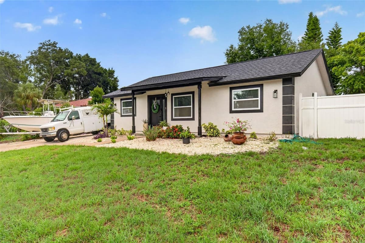 1435 BURNING TREE ROAD — photo 3 of 49