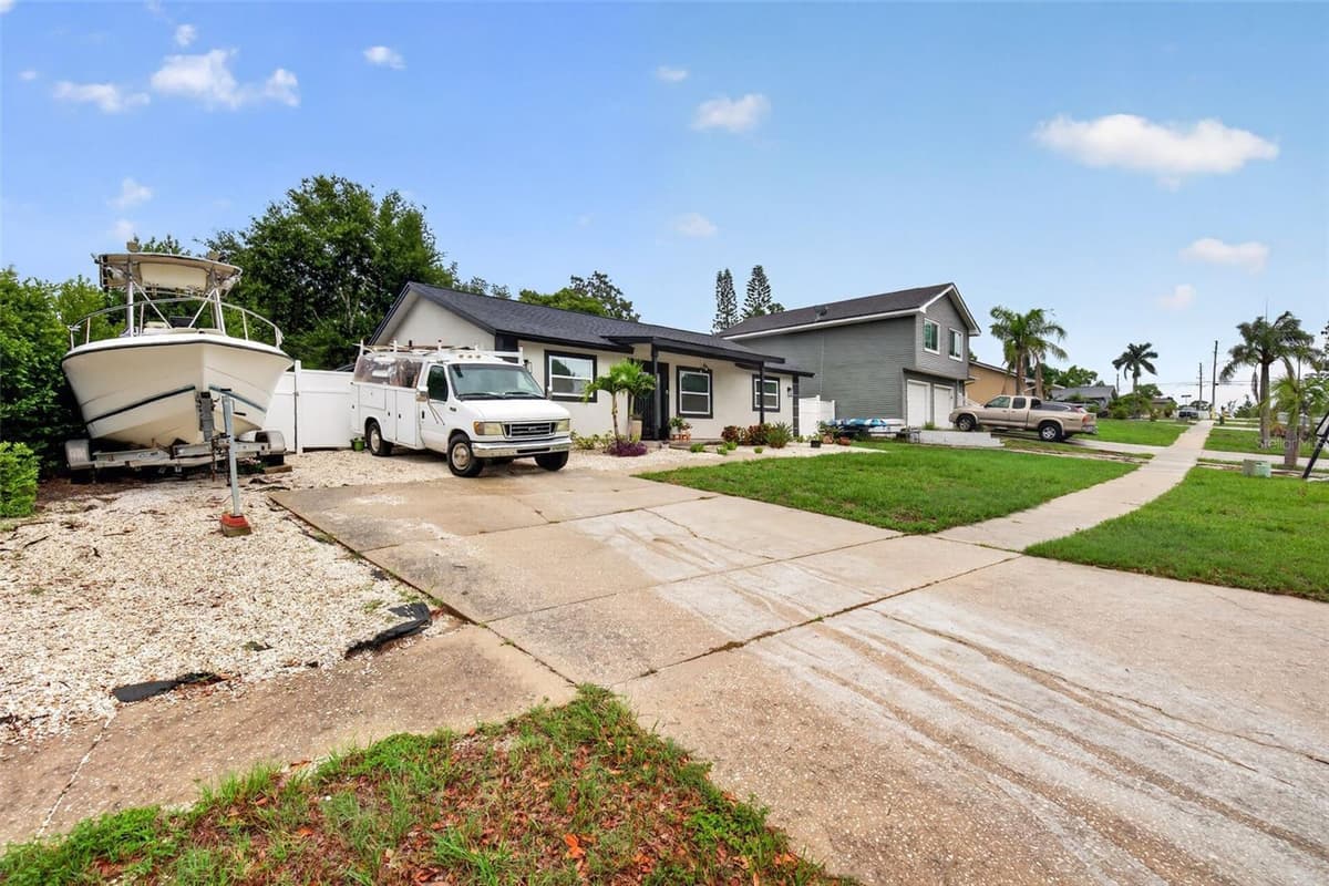 1435 BURNING TREE ROAD — photo 1 of 49