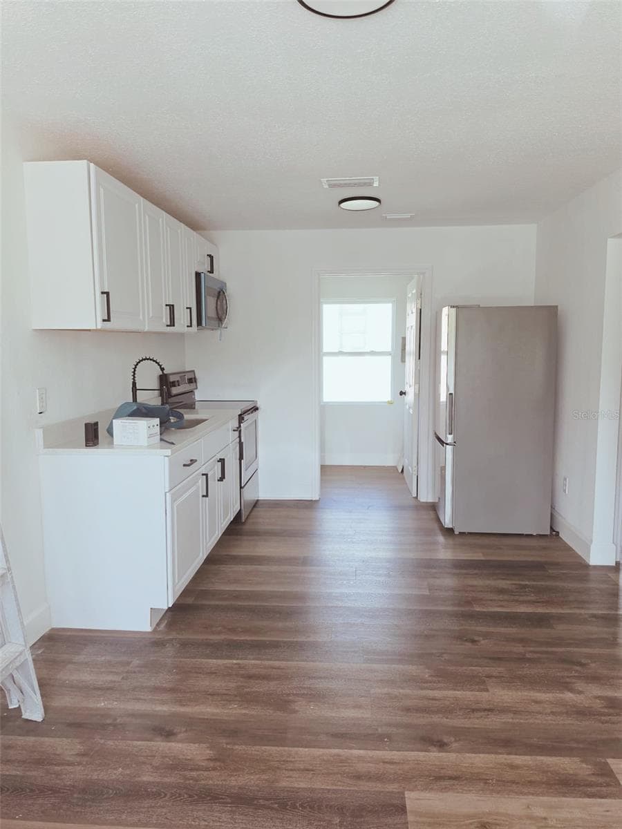 121 BAY STREET — photo 24 of 25