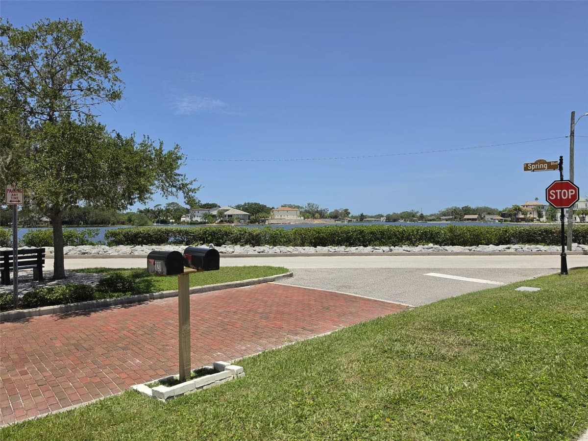 121 BAY STREET — photo 4 of 25