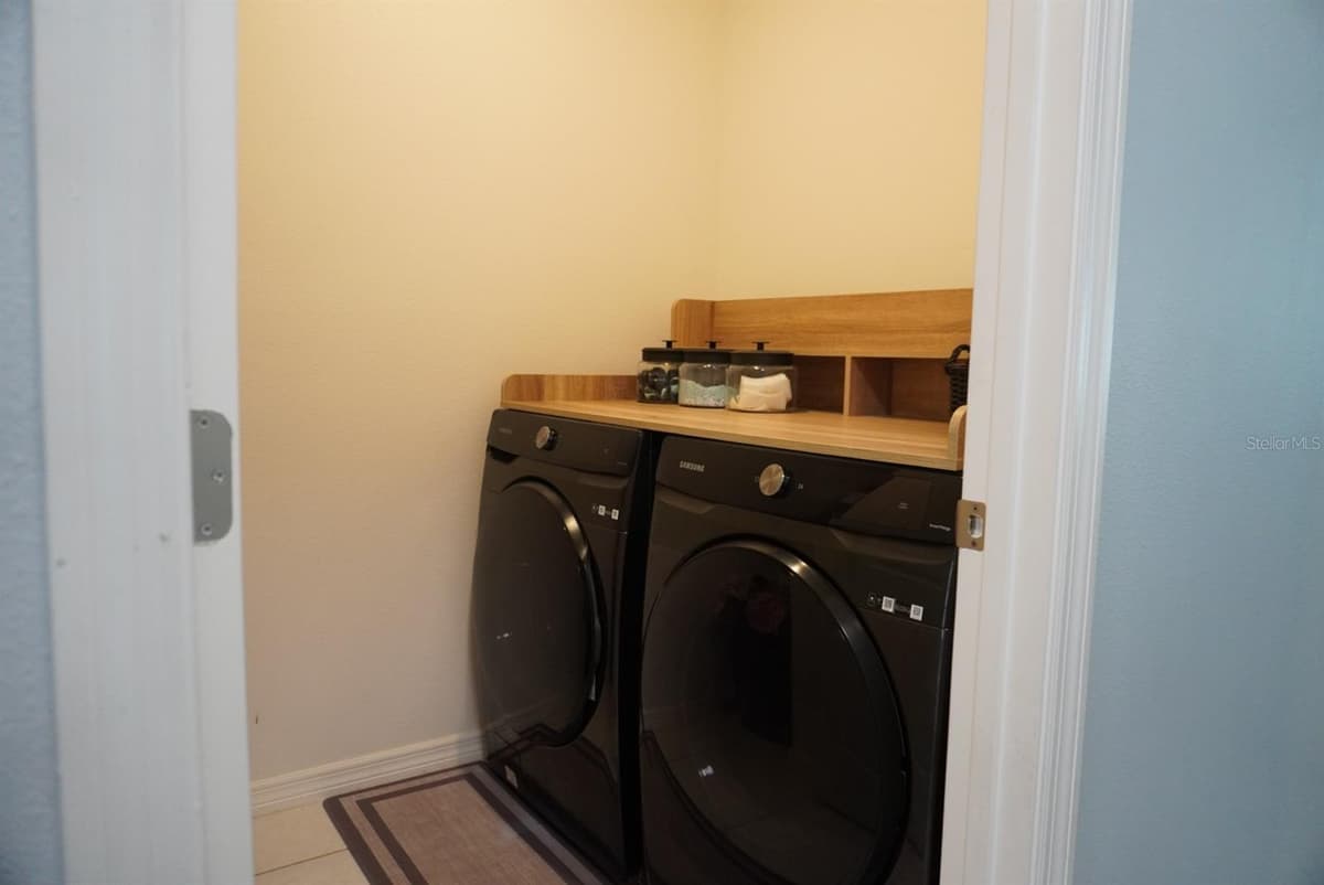 387 PINECREST LOOP — photo 15 of 38