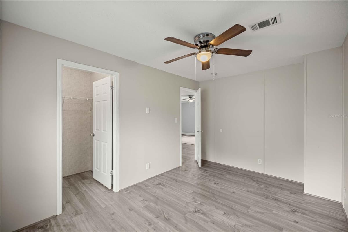 122 70TH CIRCLE — photo 25 of 33