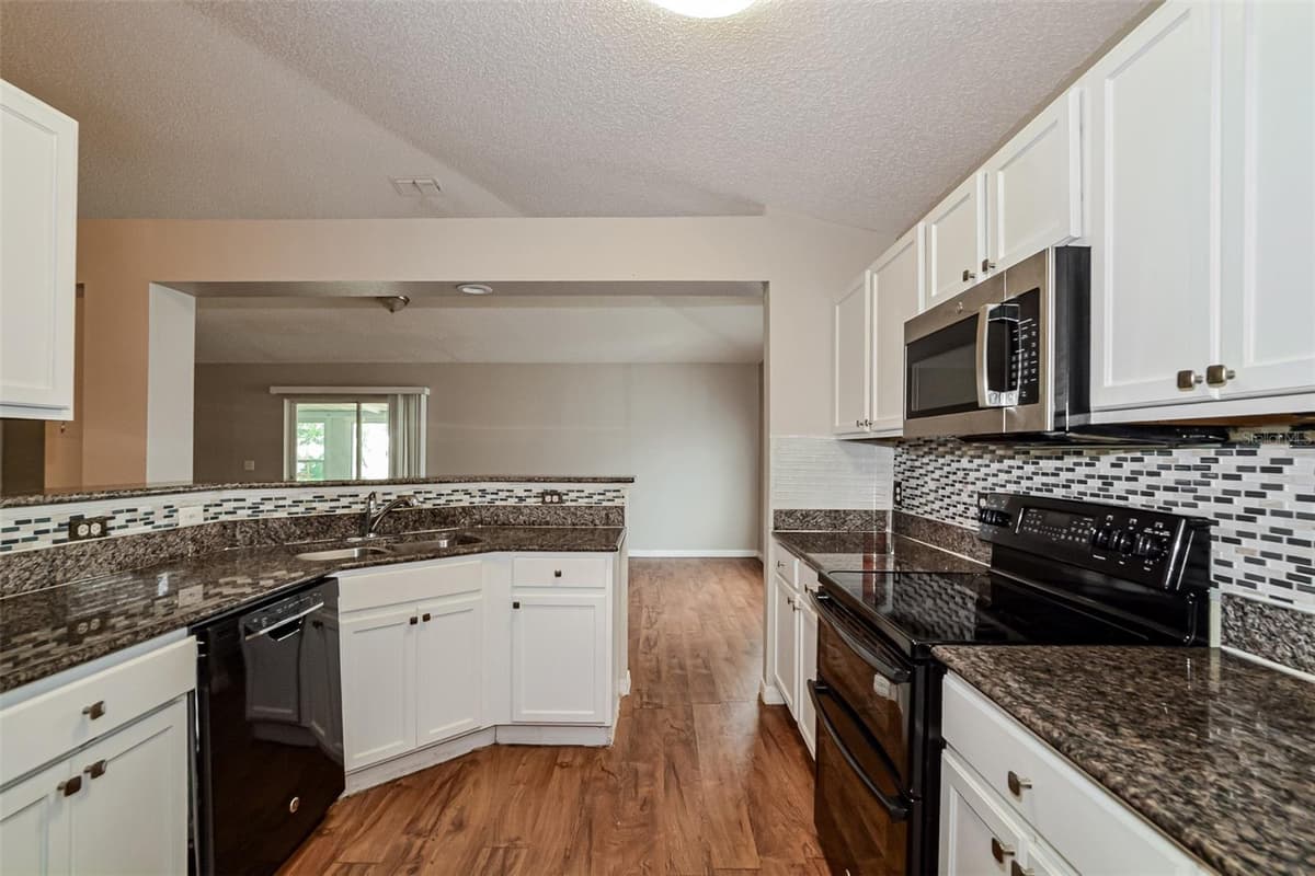 207 RONALDALE AVENUE — photo 7 of 21
