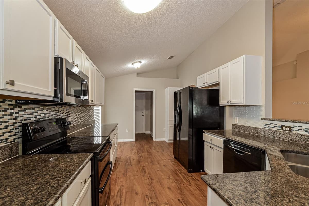 207 RONALDALE AVENUE — photo 8 of 21