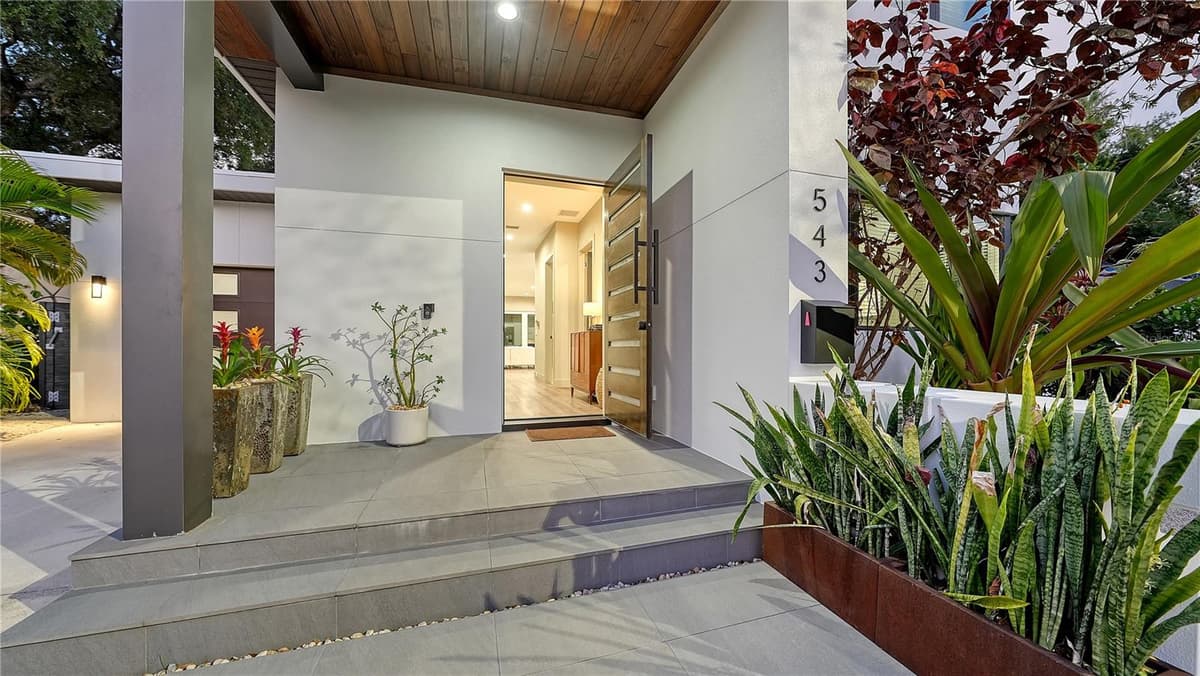 543 COLUMBIA COURT — photo 4 of 47