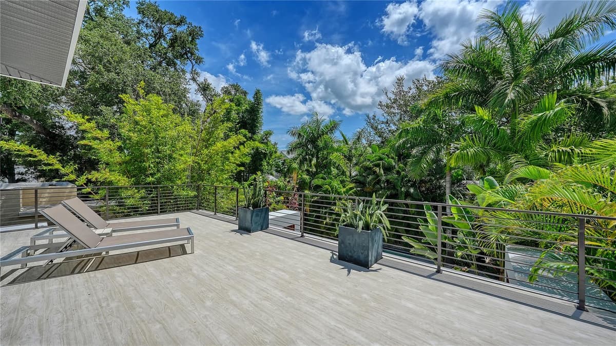 543 COLUMBIA COURT — photo 17 of 47