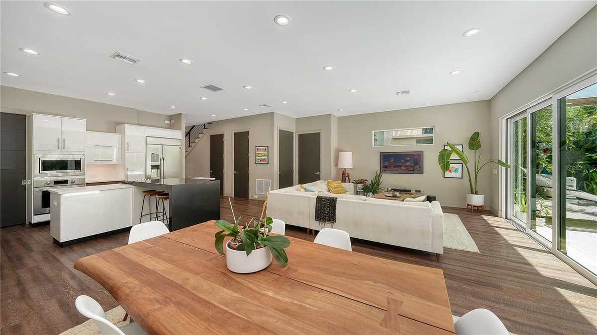 543 COLUMBIA COURT — photo 10 of 47