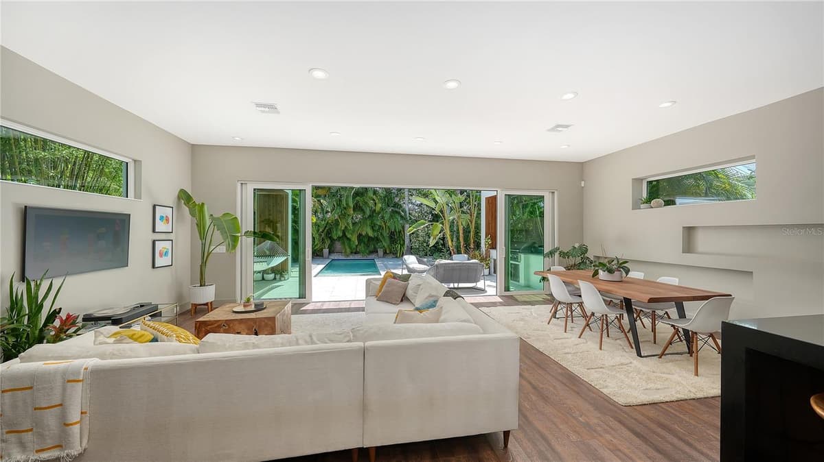 543 COLUMBIA COURT — photo 12 of 47