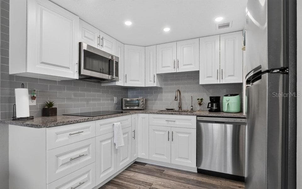 2700 OCEAN SHORE BOULEVARD — photo 10 of 39
