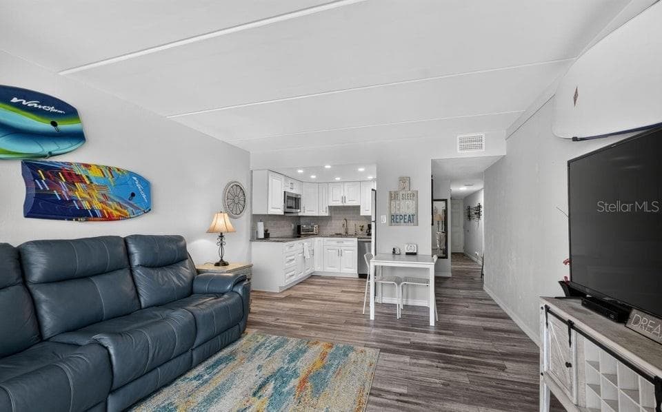 2700 OCEAN SHORE BOULEVARD — photo 8 of 39