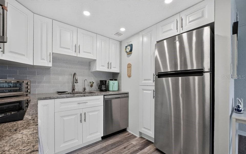 2700 OCEAN SHORE BOULEVARD — photo 11 of 39