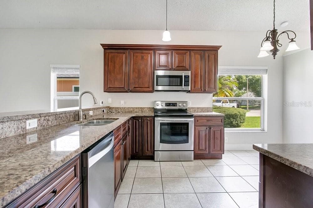 3127 BIRMINGHAM BOULEVARD — photo 7 of 38