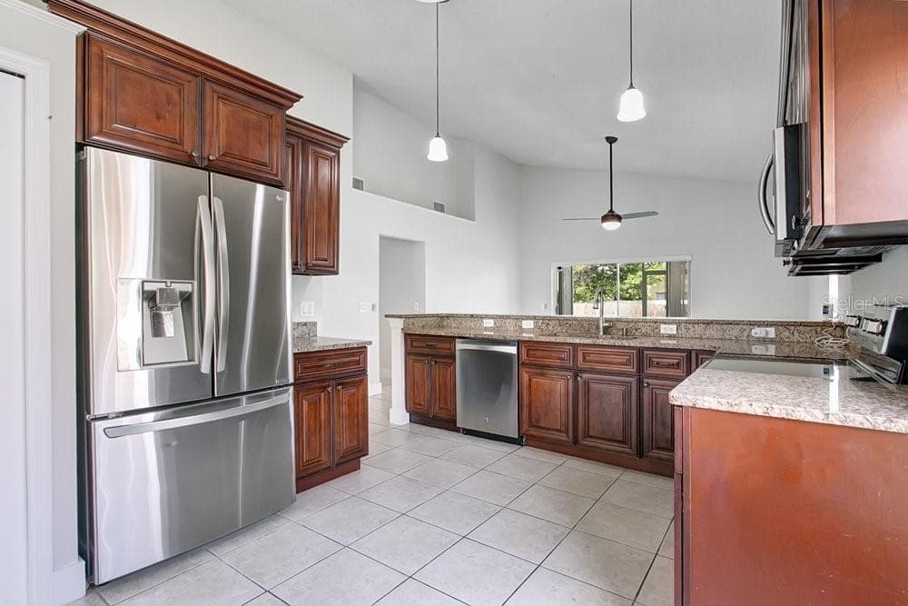 3127 BIRMINGHAM BOULEVARD — photo 5 of 38