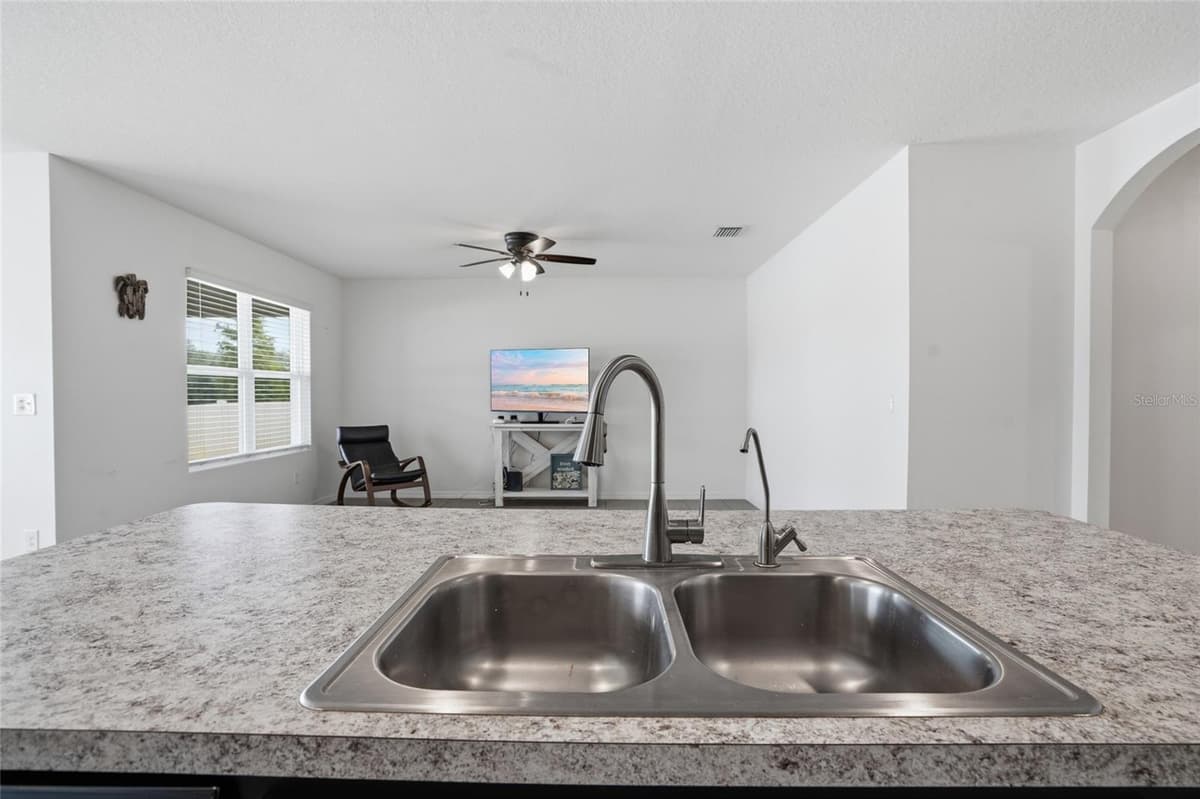 35803 HILLBROOK AVENUE — photo 12 of 37