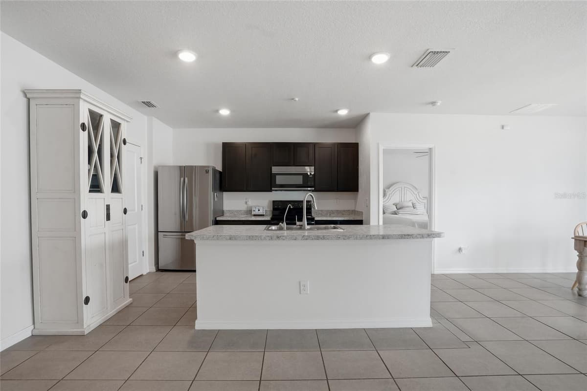 35803 HILLBROOK AVENUE — photo 10 of 37