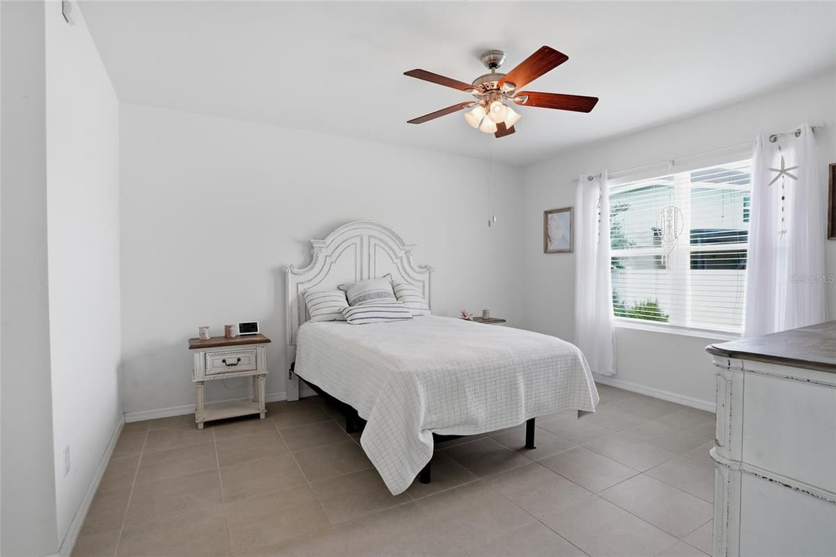 35803 HILLBROOK AVENUE — photo 15 of 37