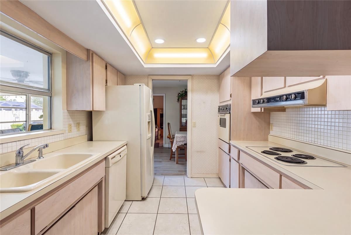 1081 MCFARLAND STREET — photo 3 of 48