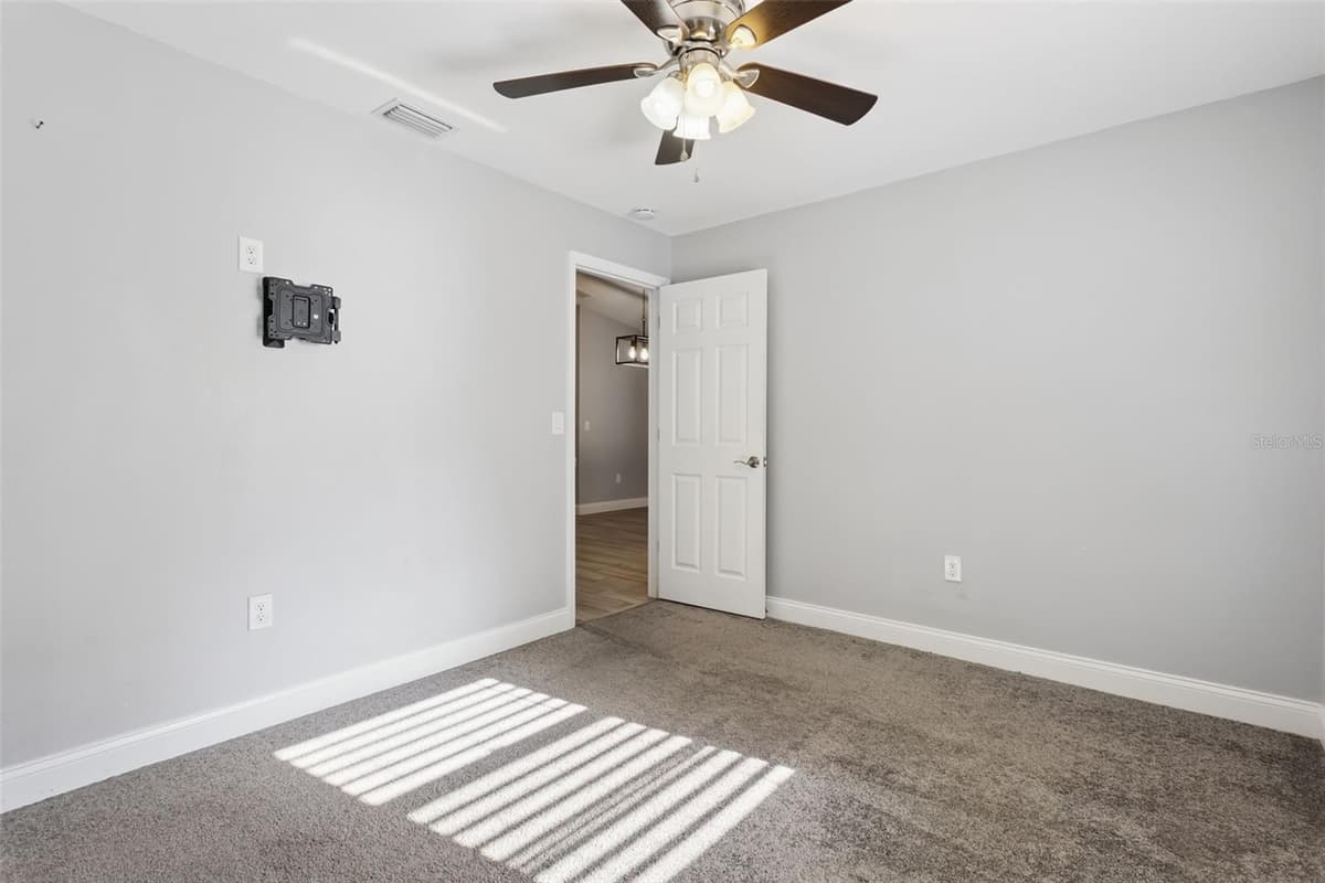 5432 SOUTHGROVE PLACE — photo 21 of 29