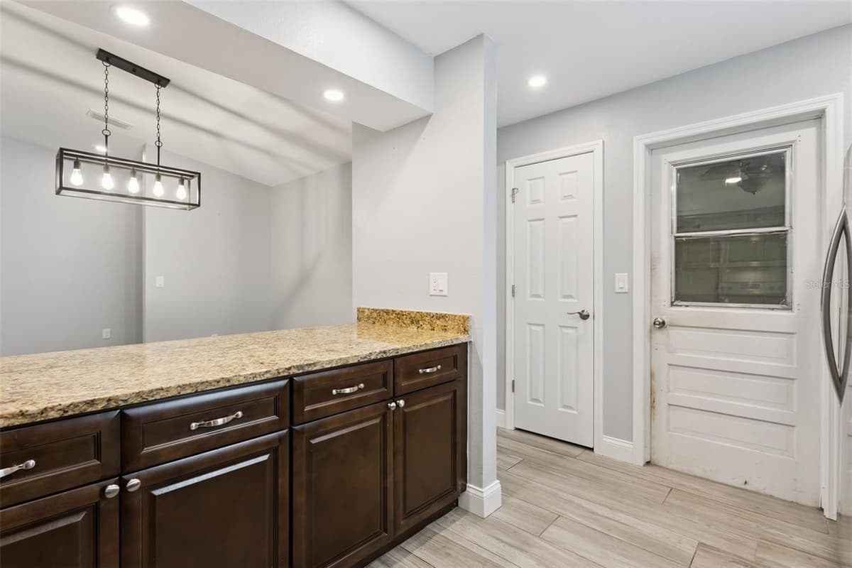 5432 SOUTHGROVE PLACE — photo 11 of 29