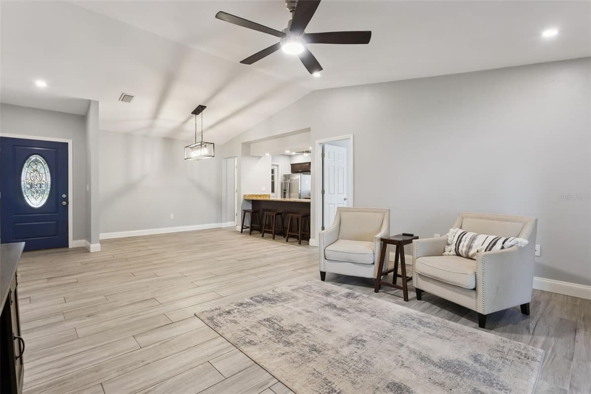 5432 SOUTHGROVE PLACE — photo 4 of 29