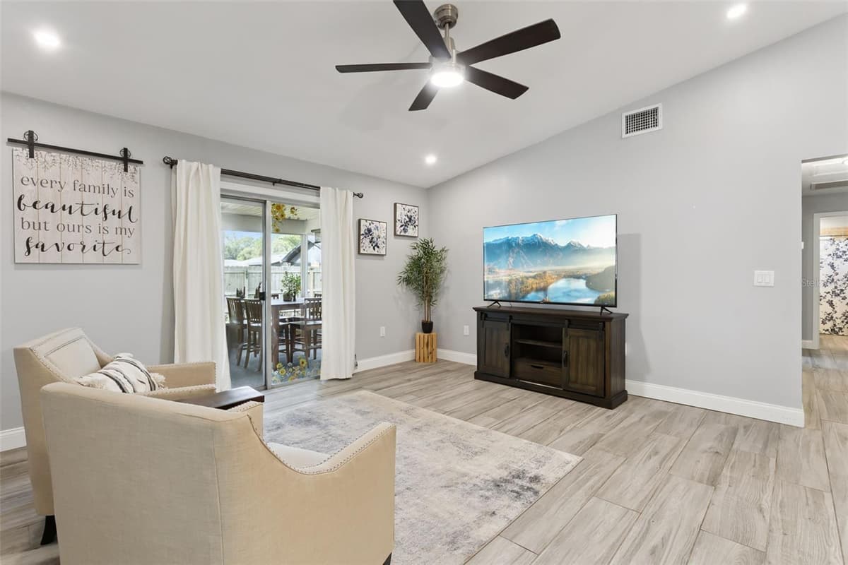 5432 SOUTHGROVE PLACE — photo 9 of 29