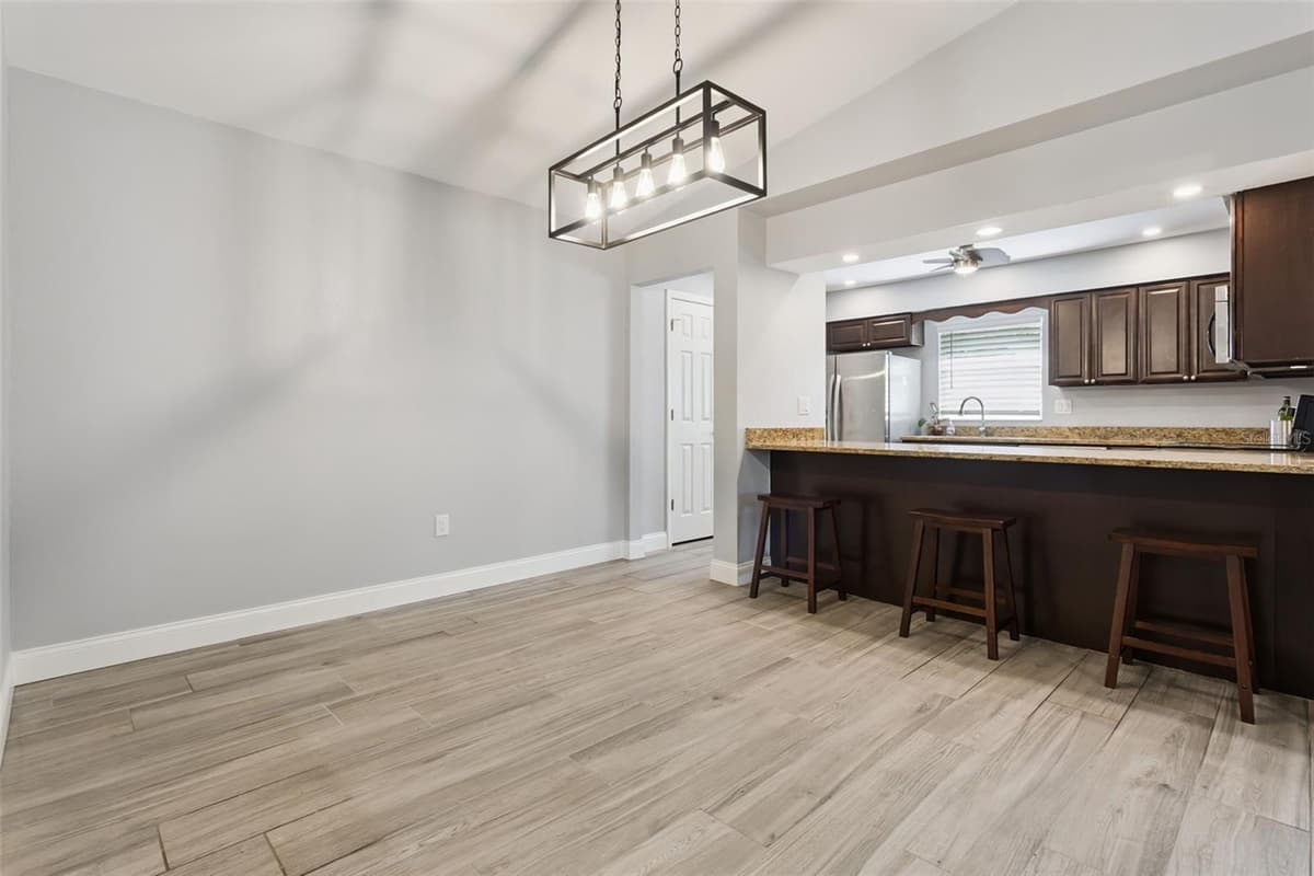 5432 SOUTHGROVE PLACE — photo 10 of 29
