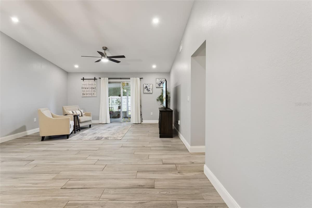 5432 SOUTHGROVE PLACE — photo 5 of 29
