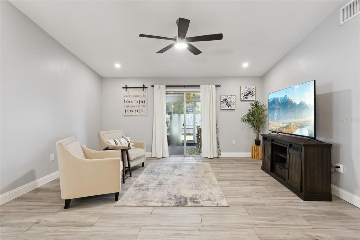 5432 SOUTHGROVE PLACE — photo 8 of 29