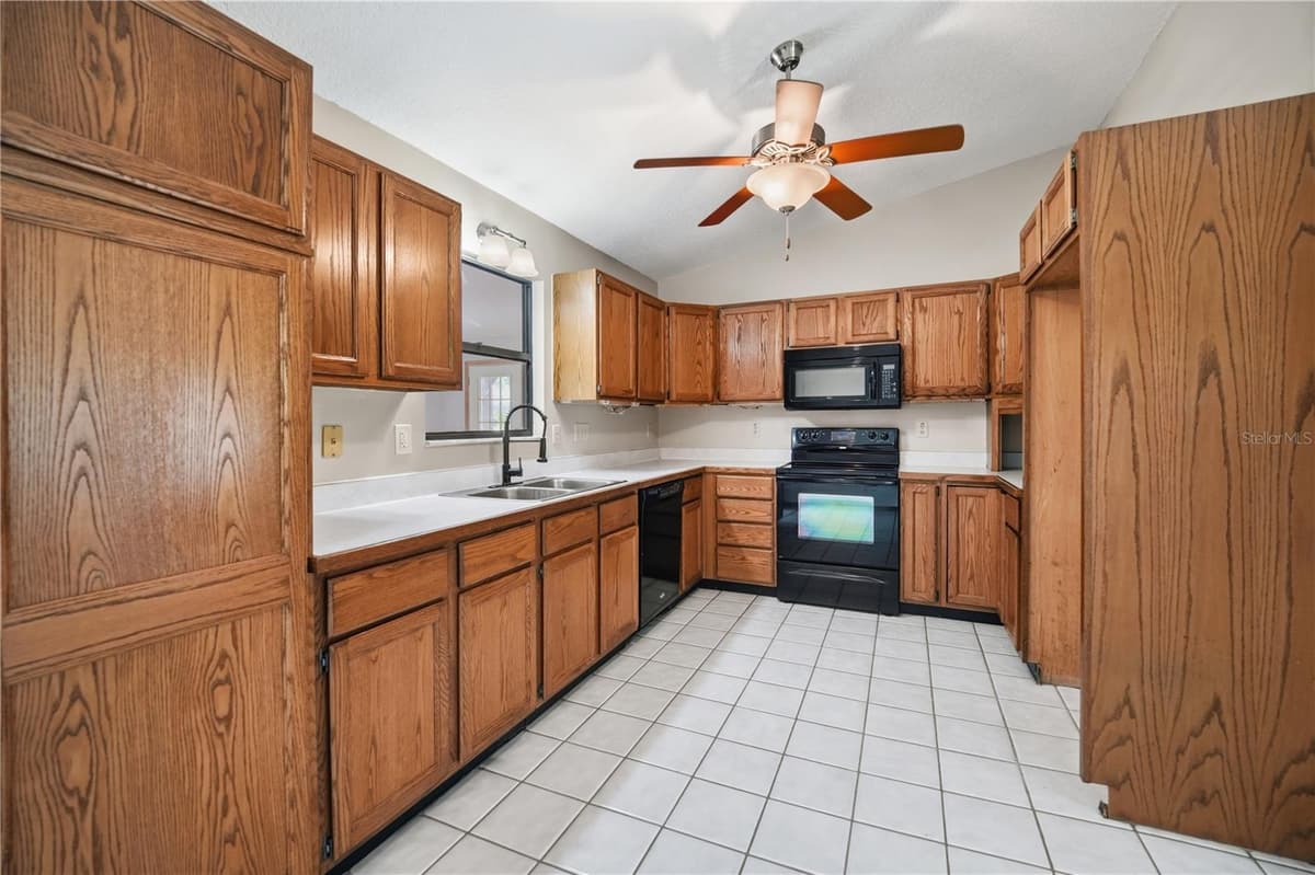 3430 WESTSHORE DRIVE — photo 12 of 36
