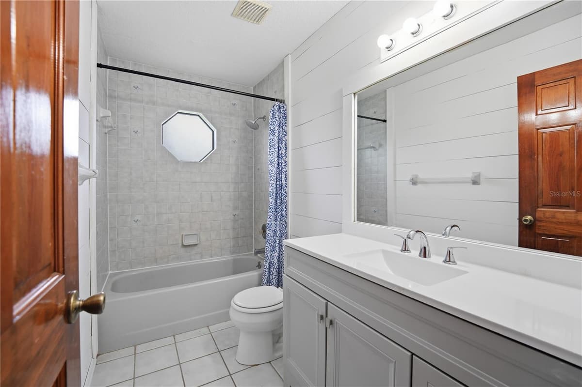 3430 WESTSHORE DRIVE — photo 17 of 36